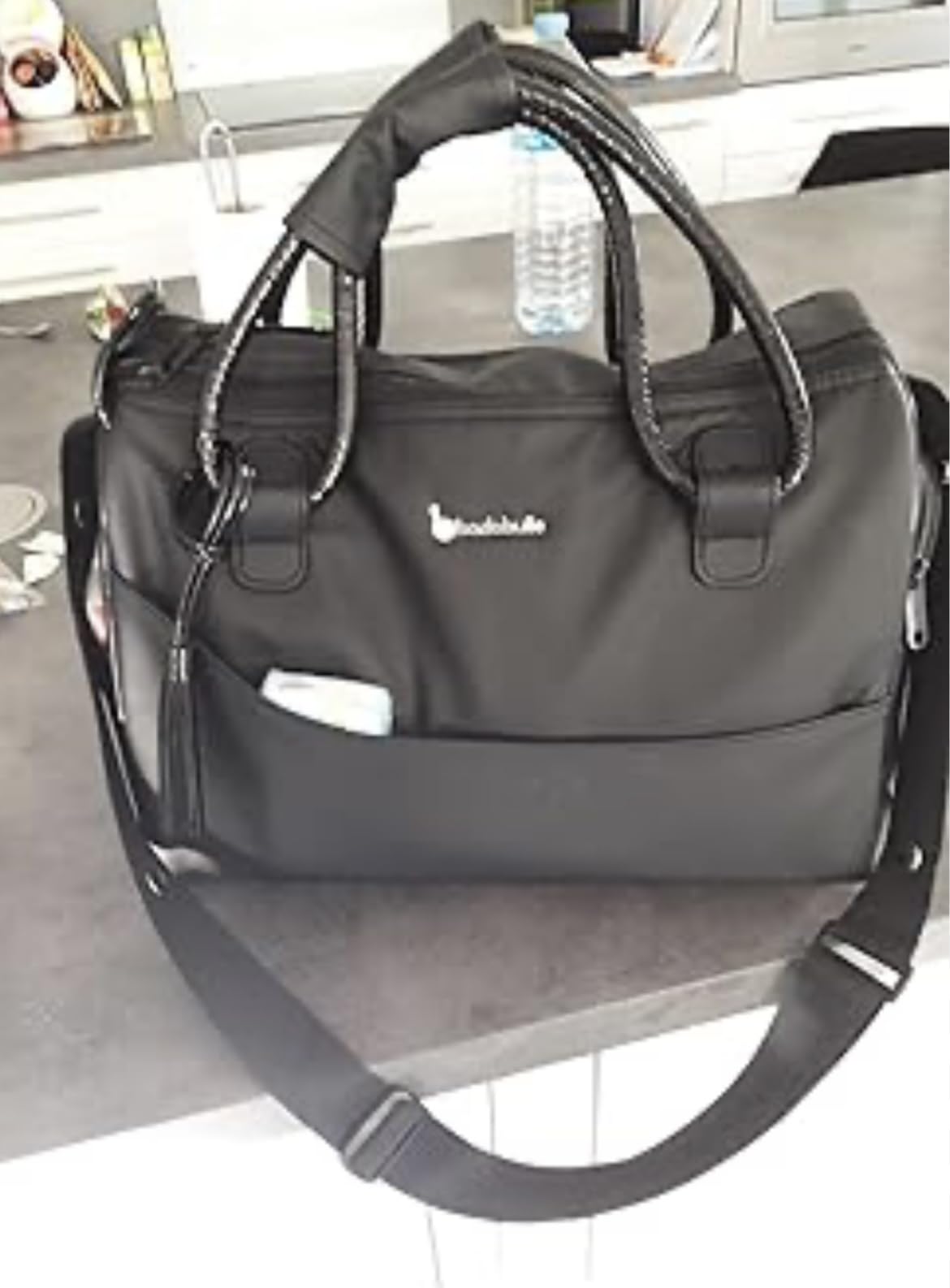 Sieht aus wie eine normale Handtasche!