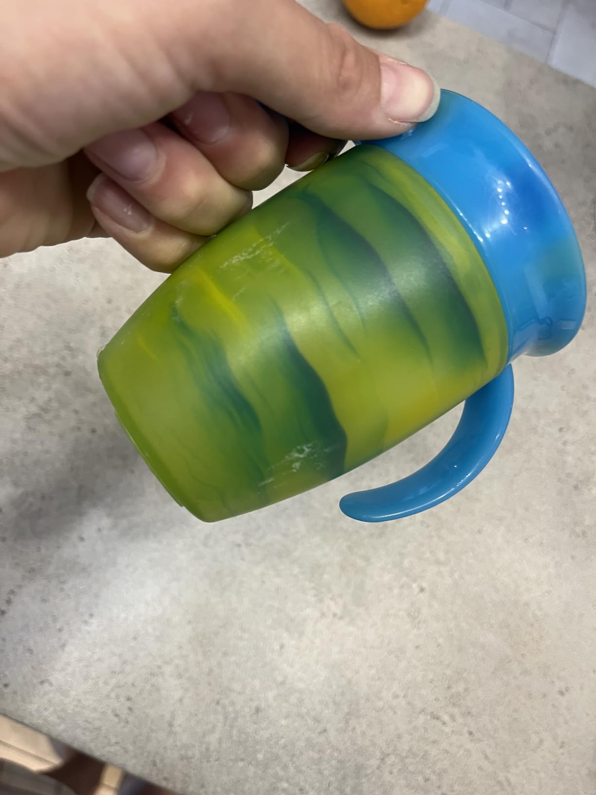 Der Becher, der unsere Wickeltasche rettet