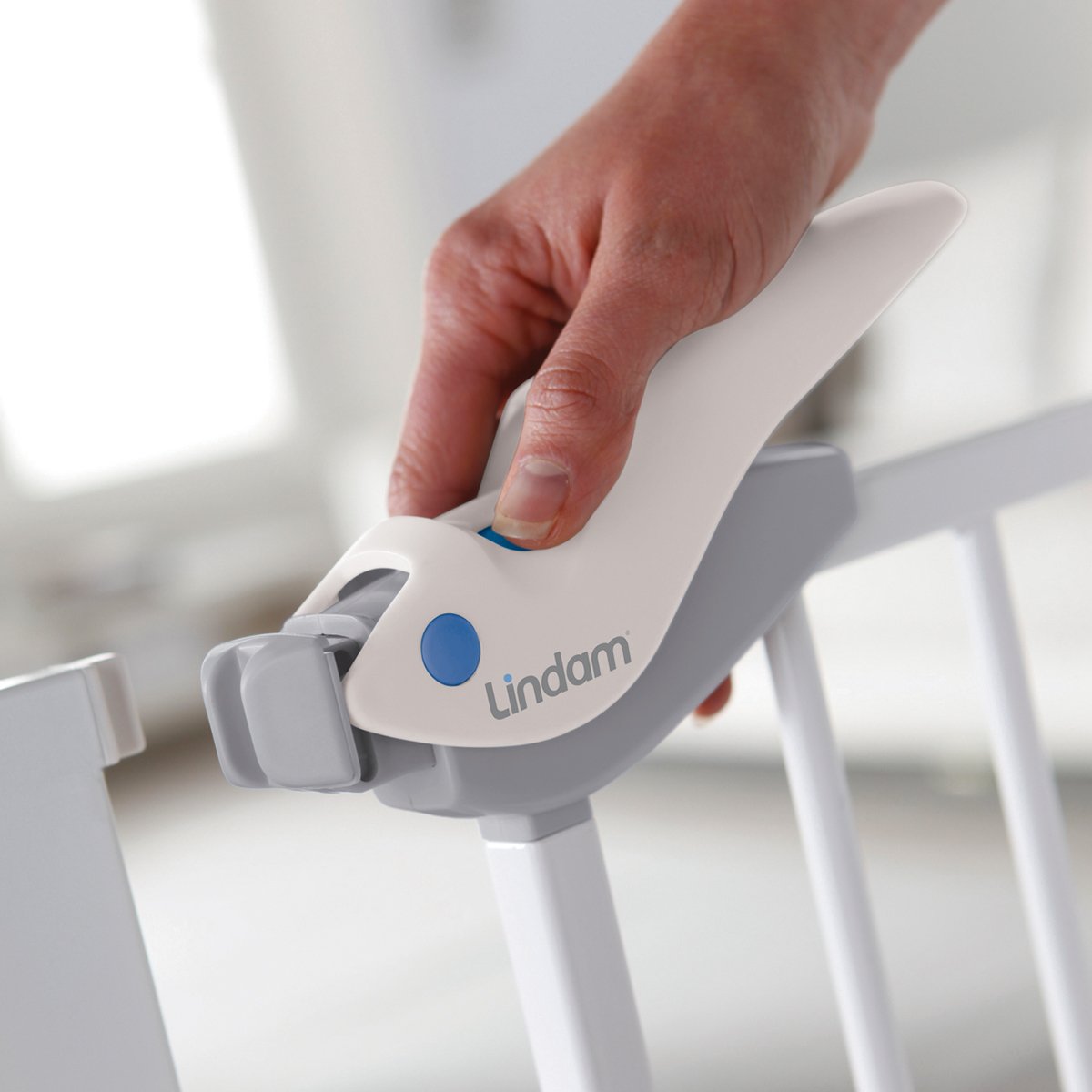 munchkin-lindam-easy-fit-plus-deluxe-treppenschutzgitter-klemmgitter-76-82-cm-we image 5