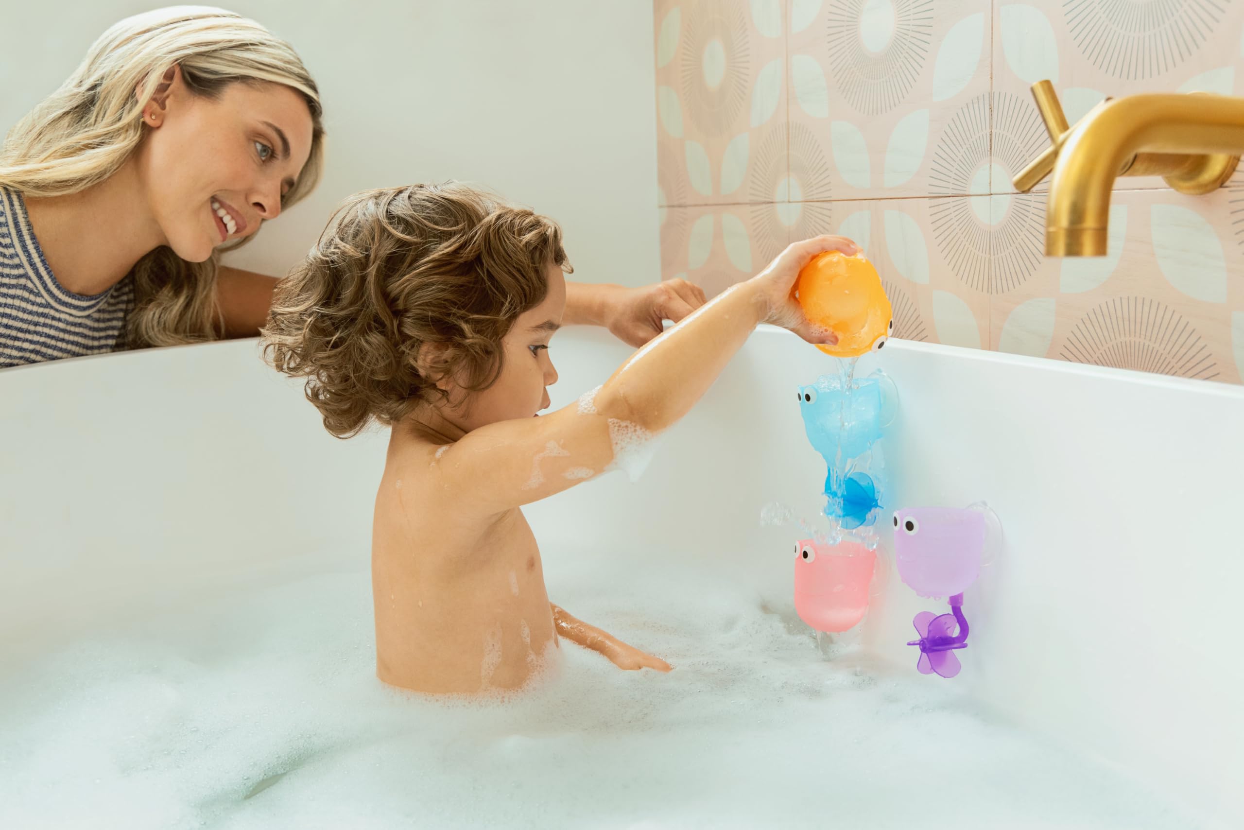 munchkin-falls-badespielzeug-4-teiliges-wandspiel-set-mit-wassersch-pfer-schaufe image 7