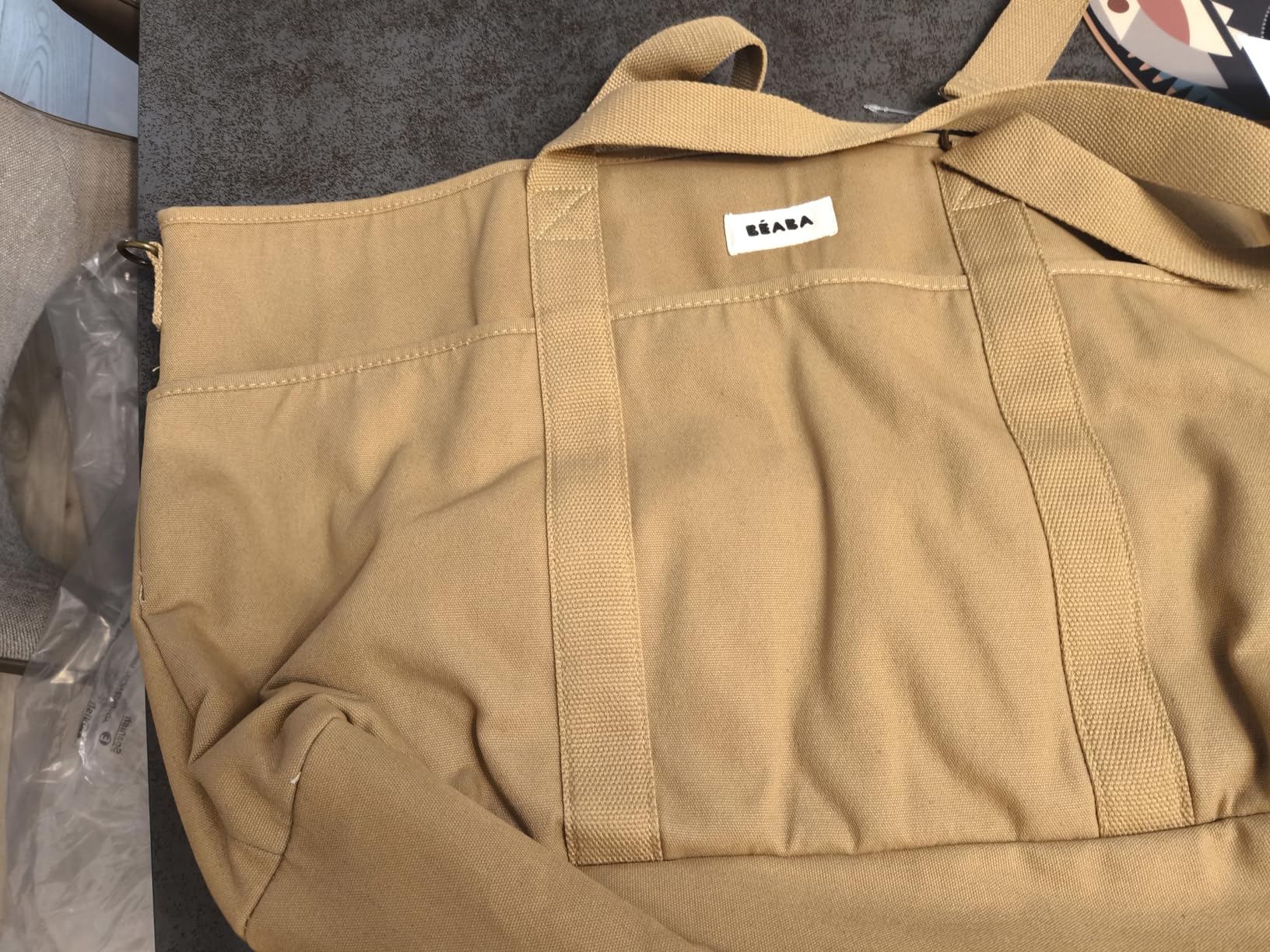 Große, gut organisierte Tasche