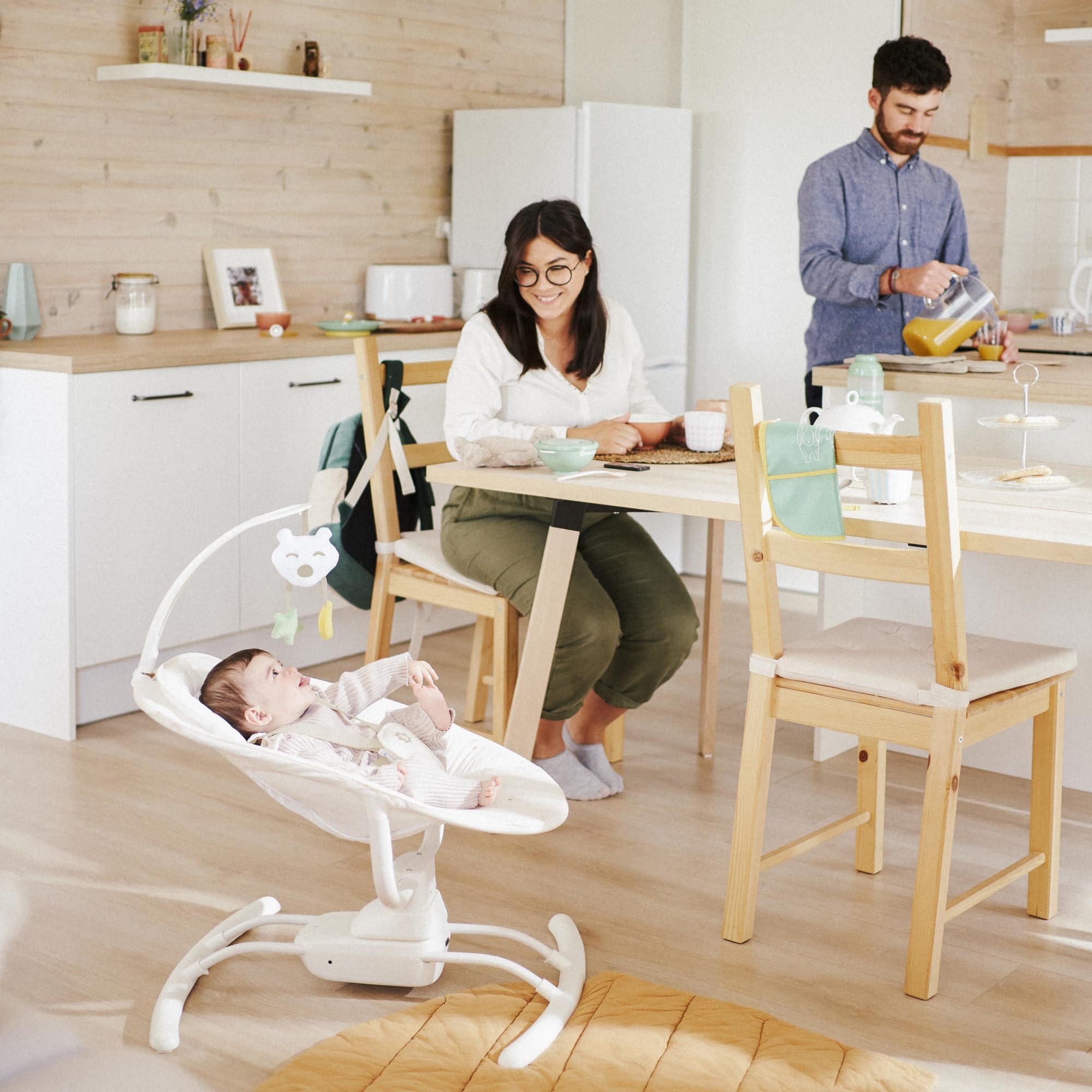 badabulle-elektrische-babyschaukel-buddy-seitliche-schaukelfunktion-3-geschwindi image 2