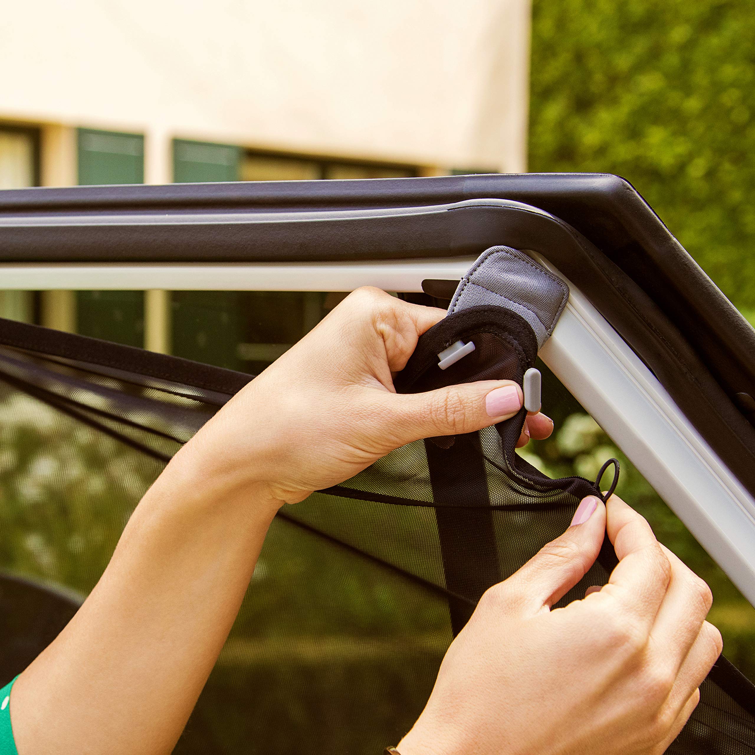 munchkin-brica-magnet-stretch-sonnenschutz-f-r-autofenster-dehnbar-magnetische-b image 3