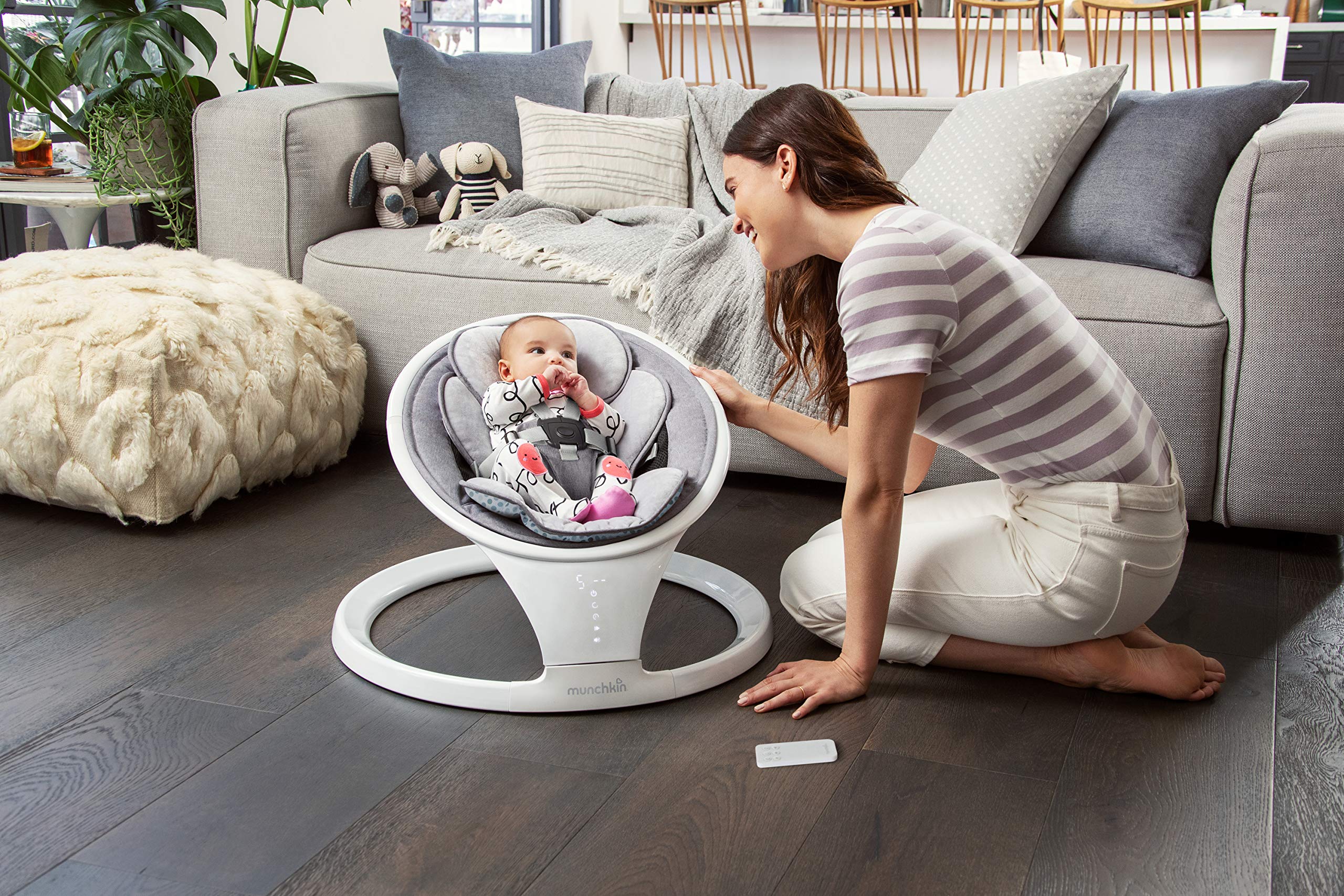 munchkin-elektrische-babyschaukel-mit-bluetooth-babywippe-mit-5-bewegungsstufen- image 2