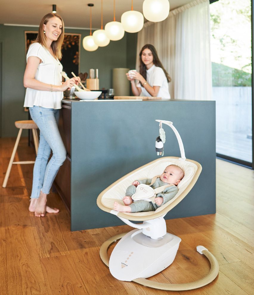 babymoov-swoon-hoop-elektrische-babyschaukel-5-schaukelbewegungen-holz-design-ti image 4